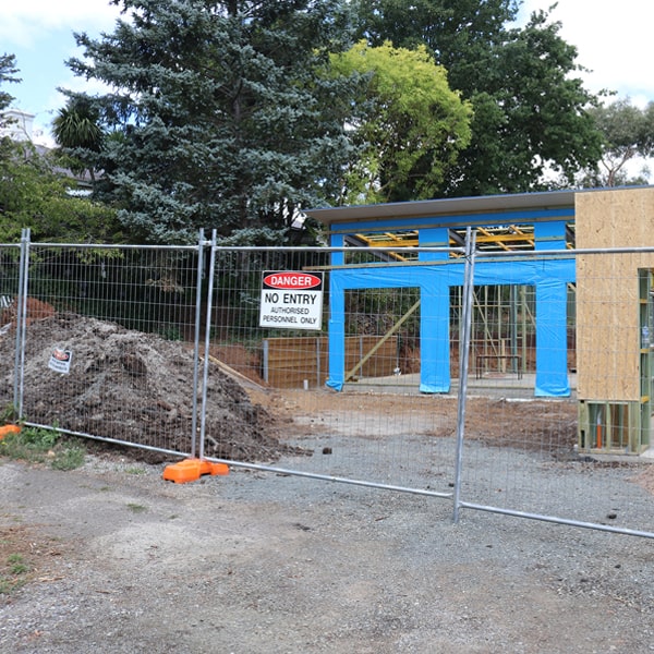 do you deliver and install temporary fencing and what's the cost for this in Mount Hope